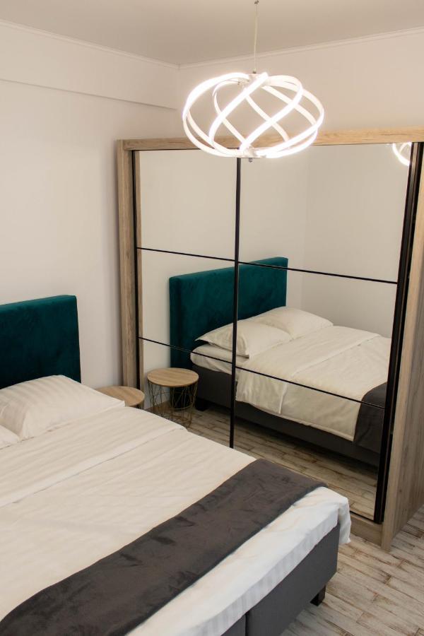 Yzza Apartament Navodari Exterior photo